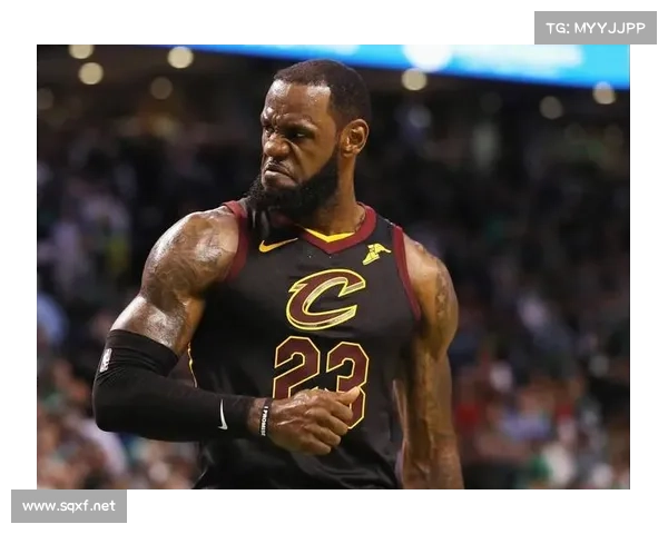 德文·布克展现多面才华成为全能球员的核心力量